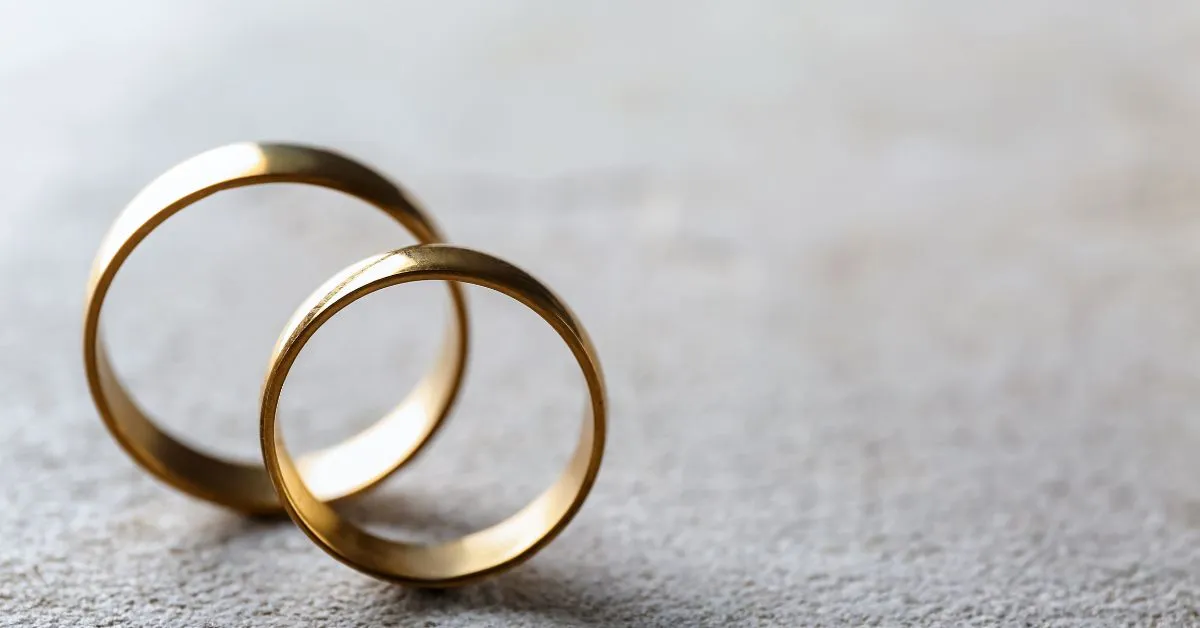 Regime de bens e dívidas no casamento representado por duas alianças