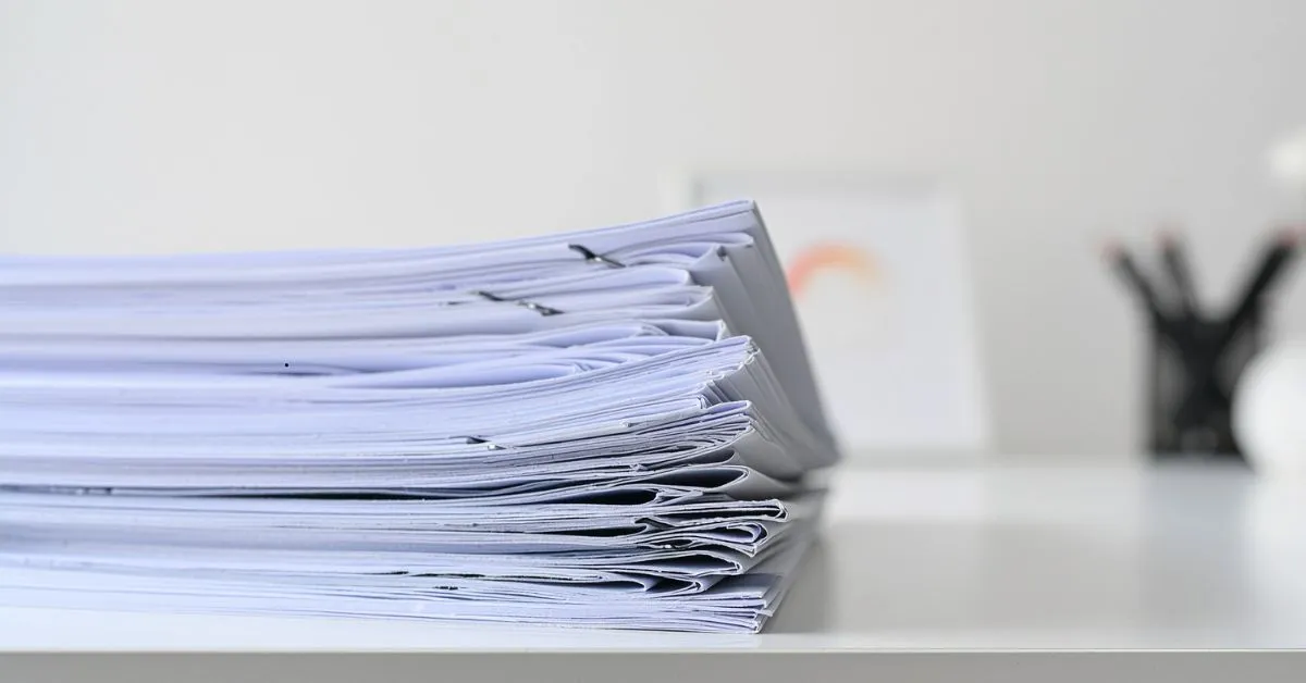 Cláusula de incomunicabilidade, impenhorabilidade e inalienabilidade no pacto antenupcial representada por documentos jurídicos organizados